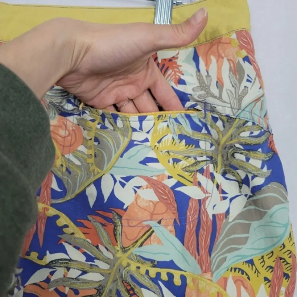 Patagonia Swim board Shorts Tropical print multi-colored Size 6 draw string tie
